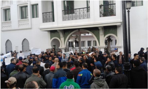 Photo of احتجاجات نقابية على مسؤول ترابي بمدينة تطوان
