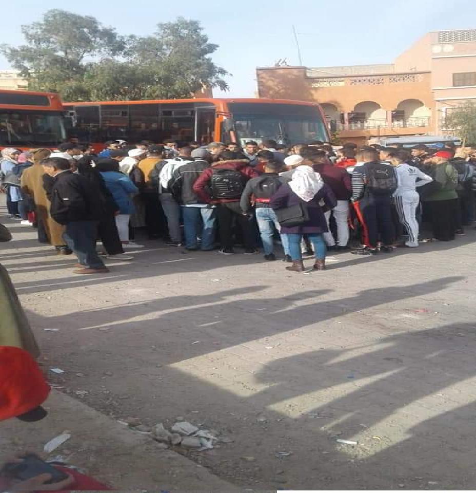 Photo of أفورار / الطلبة يحاصرون حافلات النقل الحضري