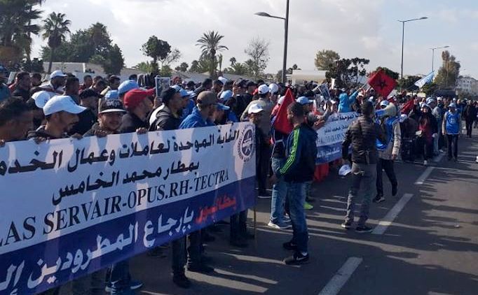 Photo of عمال و عاملات الخدمات الأرضية بمطار محمد الخامس ينفذون وقفة احتجاجية حاشدة
