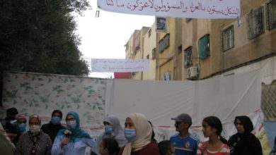 Photo of فاس / الخوف من الموت تحت الأنقاض يخرج سكان عمارة بحي الهندية إلى الشارع