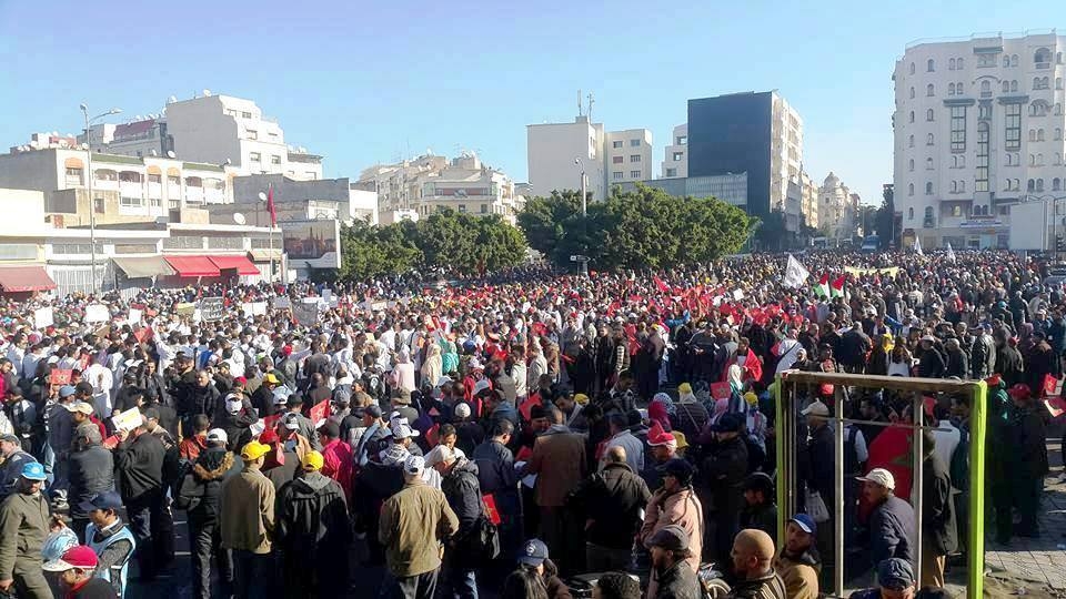 Photo of الدارالبيضاء .. الطبقة العاملة تدافع بشكل حضاري وسلمي عن كرامتها وقدرتها الشرائية