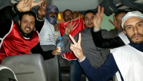Photo of السلطات الأمنية بالعيون تحرر حافلة فوسبوكراع من أيدي المعطلين
