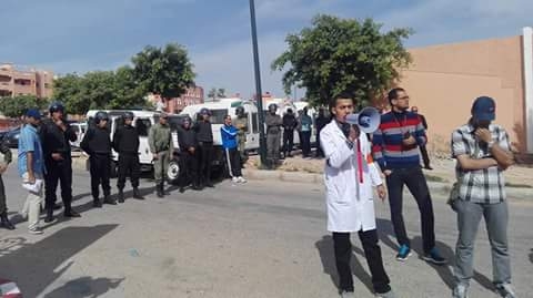 Photo of حركة الممرضين و الممرضات بالعيون تنظم وقفة احتجاجية