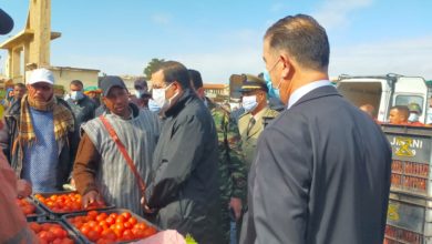 Photo of إقليم افران / عامل الإقليم في زيارة للسوق الأسبوعي ومجموعة من النقط السوداء