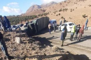 Photo of إقليم جرادة / انقلاب شاحنة محملة بالغنم في منعرجات “تيسوريين